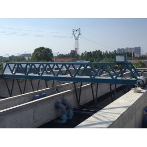 污泥處理設備廠家供應桁車式刮吸泥機 吸泥方式為虹吸或泵吸式